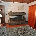 Hotel Clari 3*